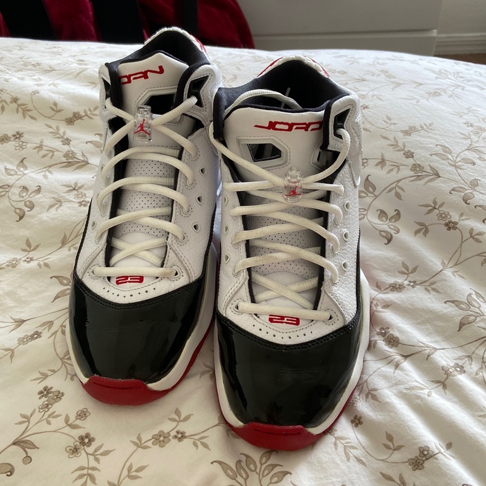lightly worn jordan’s